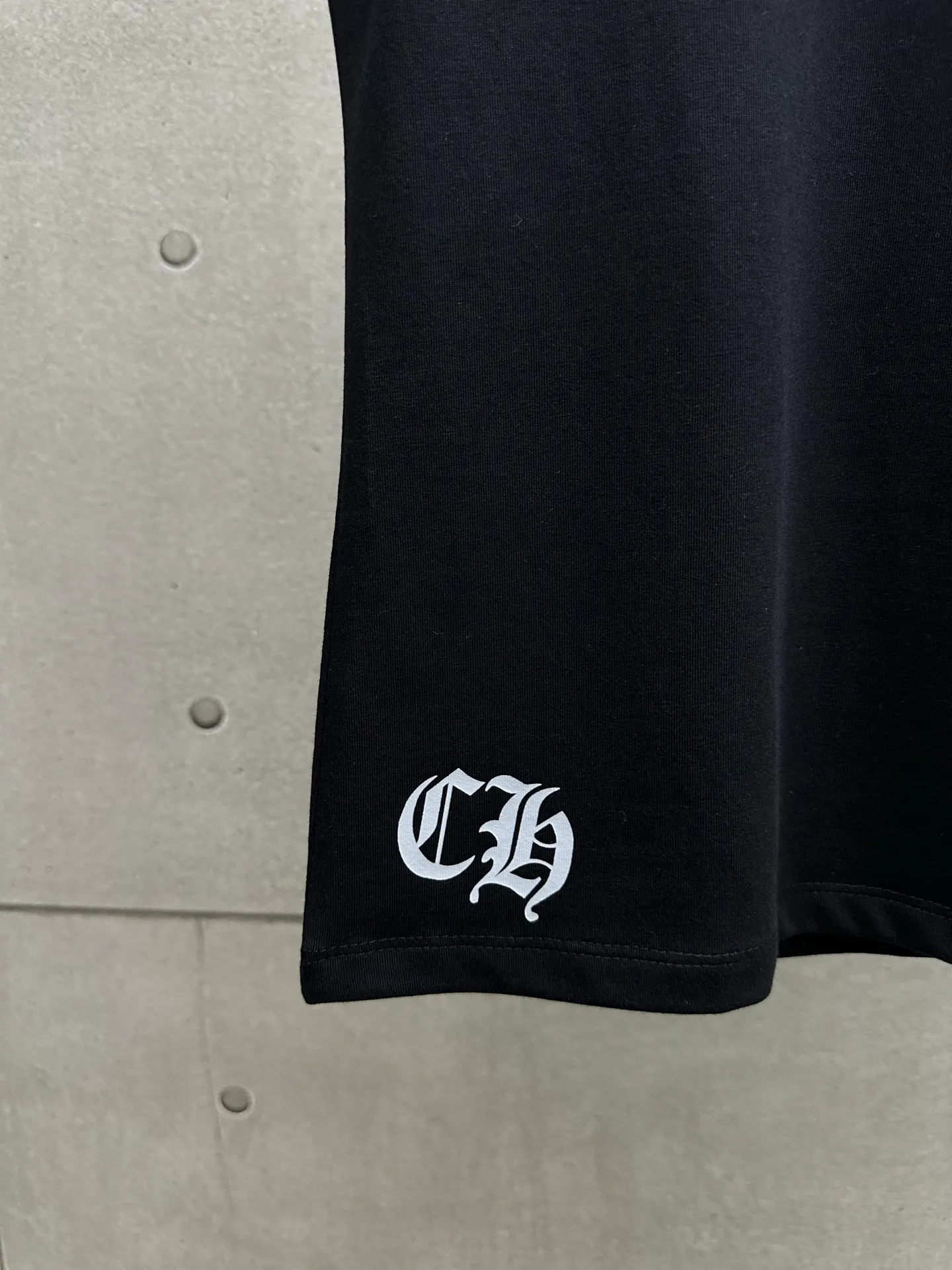 P126 #081 CHROME HEARTS 25SS women's T-shirt Made of 220G original consistent fabric V-neck women's waist style The whole body is made of imported digital direct printing Color: black Size: S M L